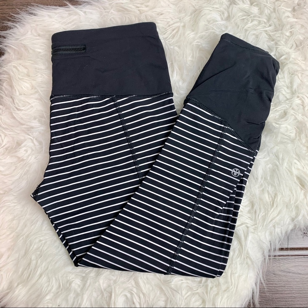 Lululemon Black White Stripe Rouged Capri Leggings